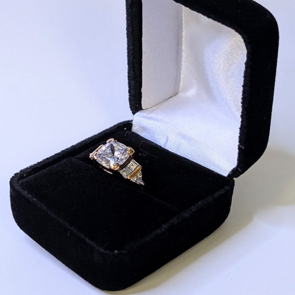 Elegant Silver and Gold Women's Ring